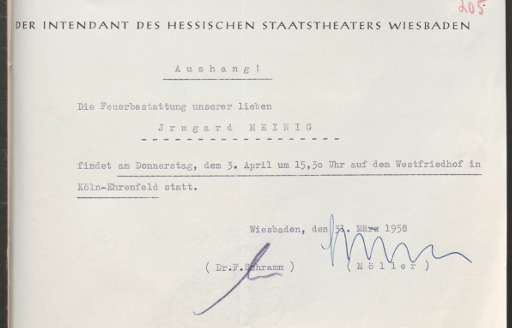Aushang des Intendanten des Hessischen Staatstheaters Wiesbaden zur Feuerbestattung von Irmgard Meinig